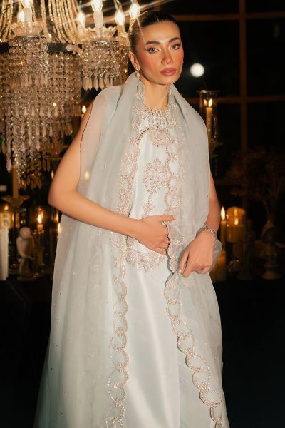 Khakaa - Icelis Pakistani fashion outfit in blue tones.